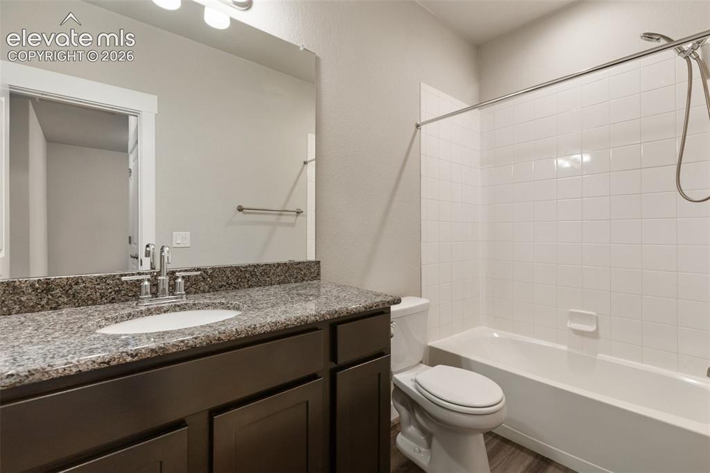 Image 35 of 49: Bathroom