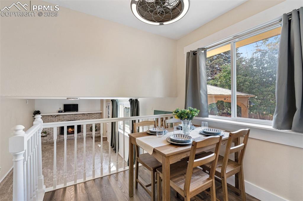 Image 16 of 50: Dining Area