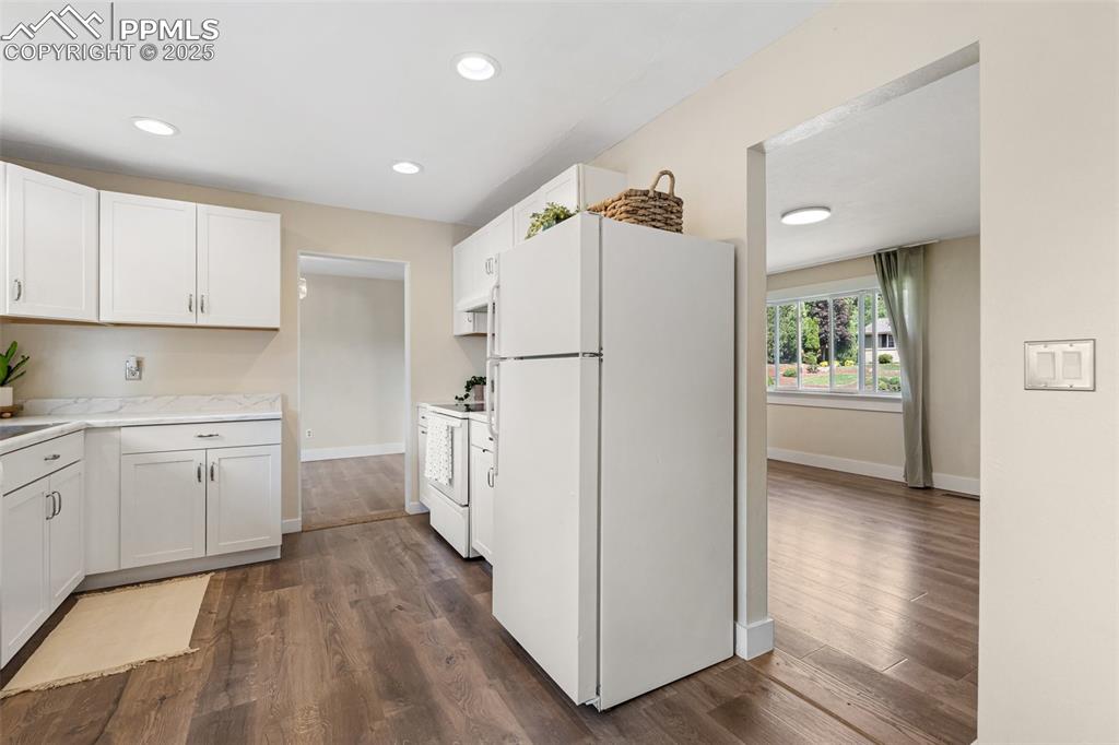 Image 21 of 50: Kitchen