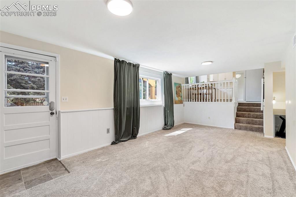 Image 32 of 50: Living Room