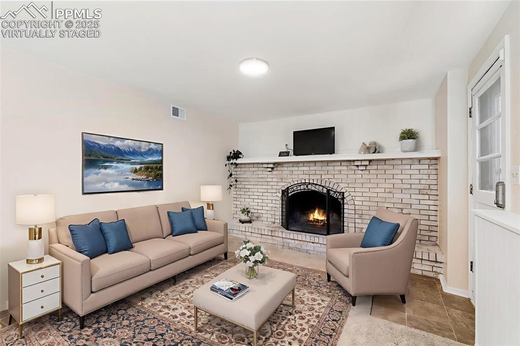 Image 33 of 50: Virtually Staged