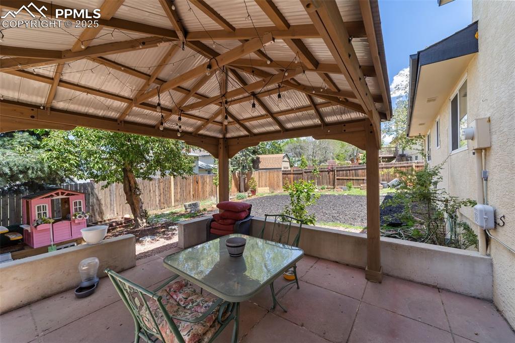 Image 42 of 50: Patio