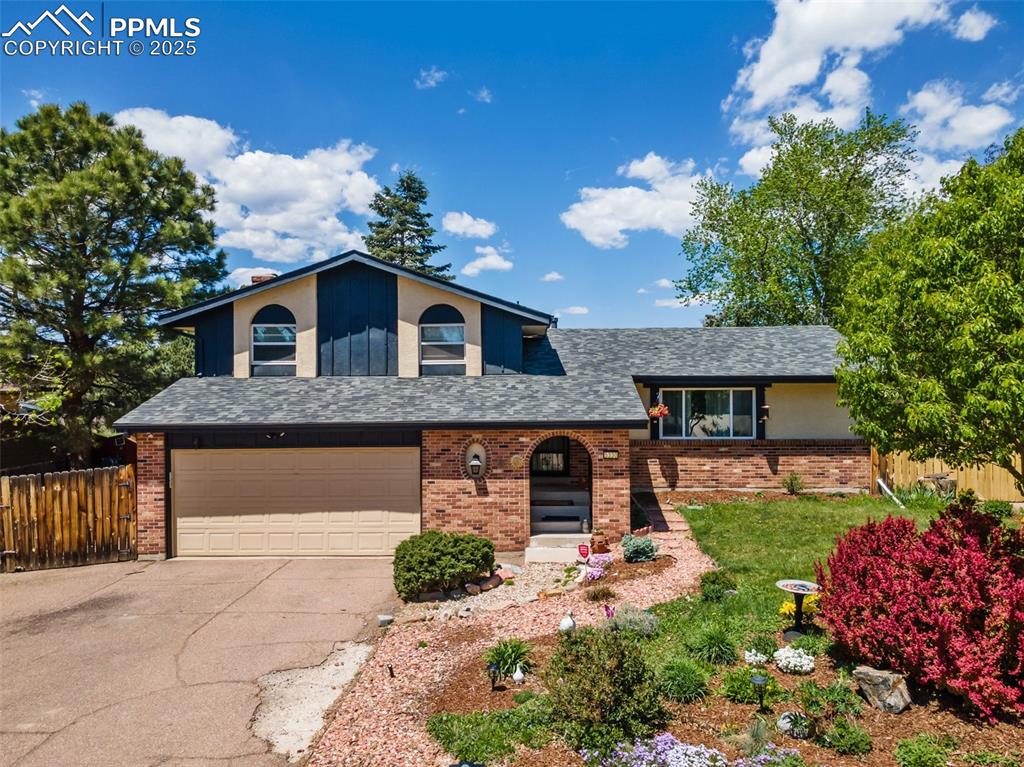 Image 5 of 50: Front of Structure