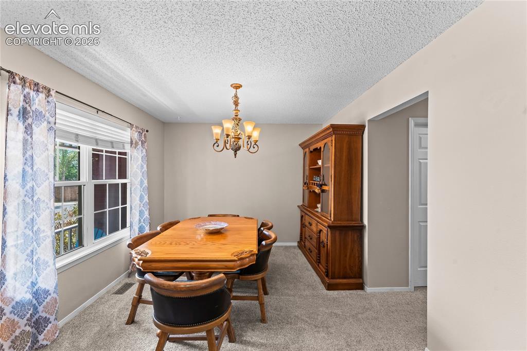 Image 10 of 45: Dining Area