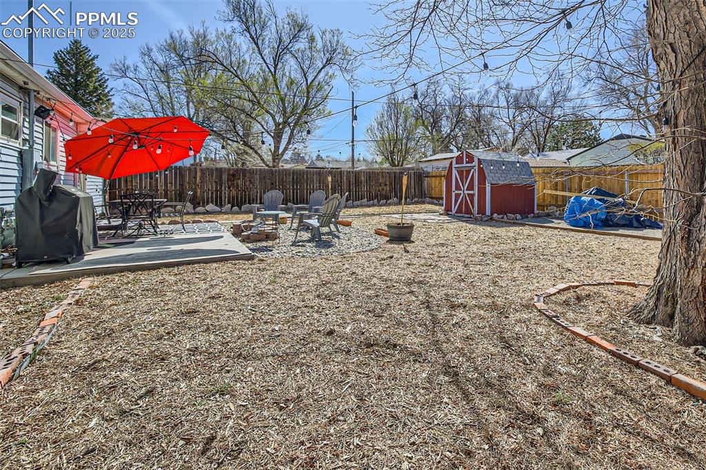 Image 24 of 27: Yard