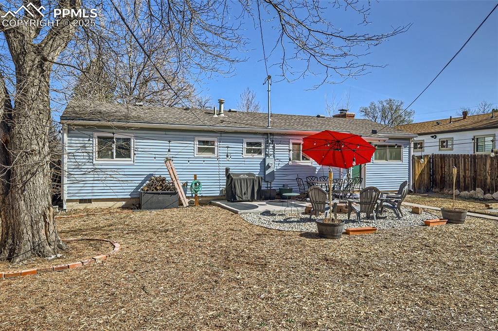 Image 26 of 27: Back of Structure