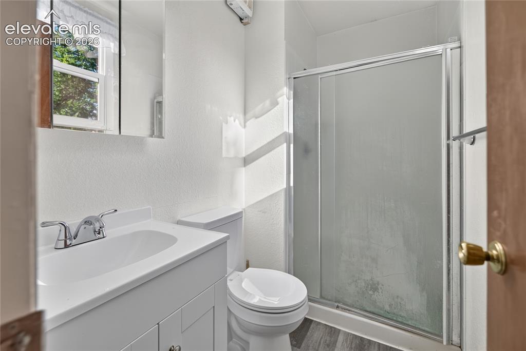 Image 14 of 18: Bathroom