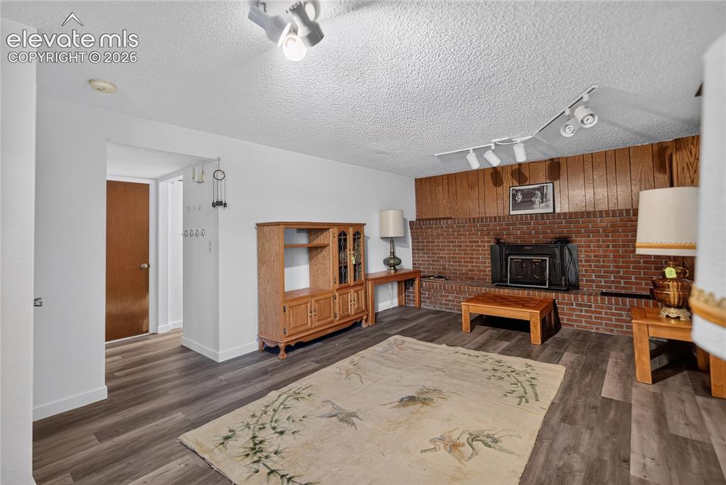 Image 8 of 18: Living Room