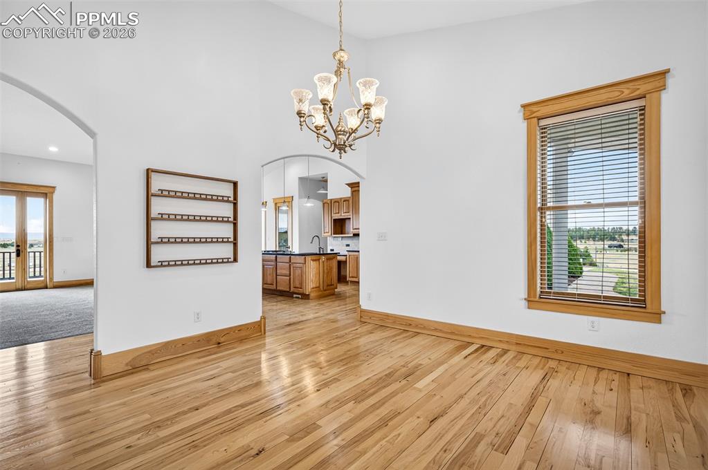 Image 12 of 50: Dining Area