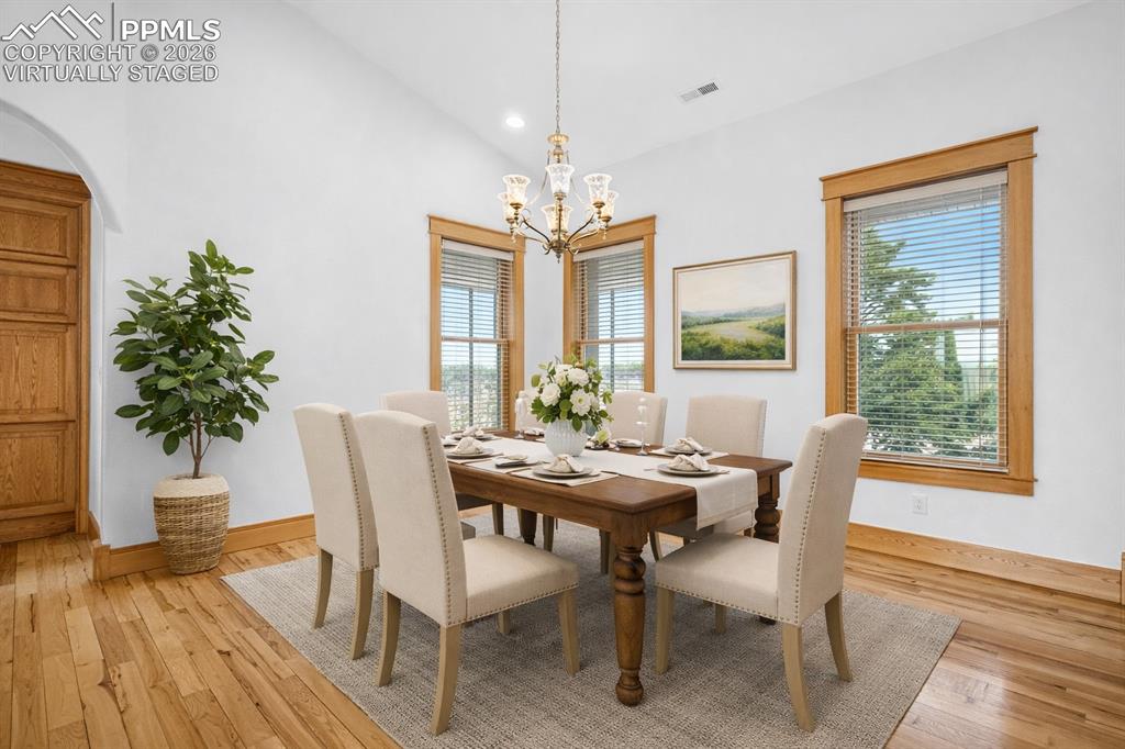 Image 13 of 50: Virtually Staged