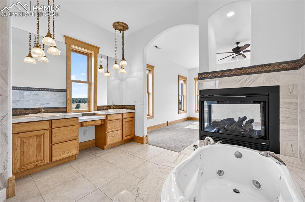 Image 21 of 50: Primary bath