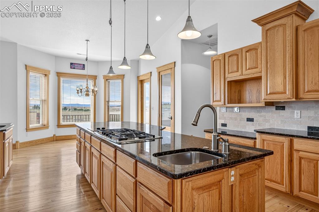 Image 8 of 50: Kitchen