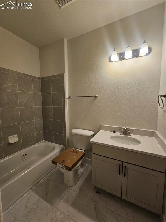 Image 12 of 17: Bathroom