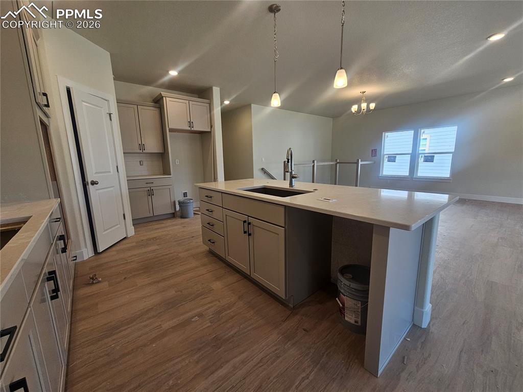 Image 7 of 17: Kitchen