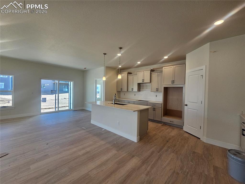 Image 9 of 17: Kitchen