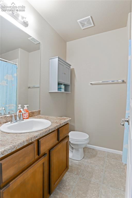 Image 12 of 44: Bathroom