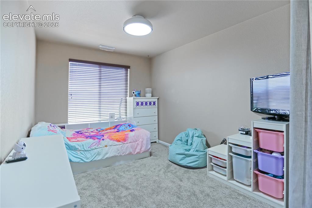 Image 14 of 44: Bedroom