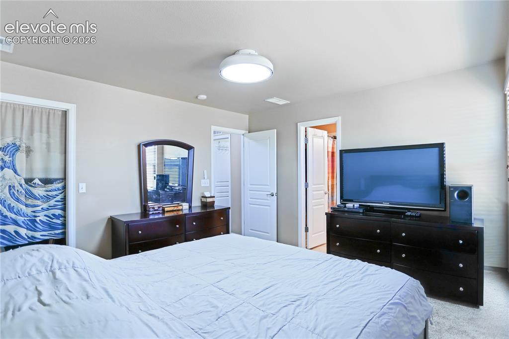 Image 4 of 44: Bedroom