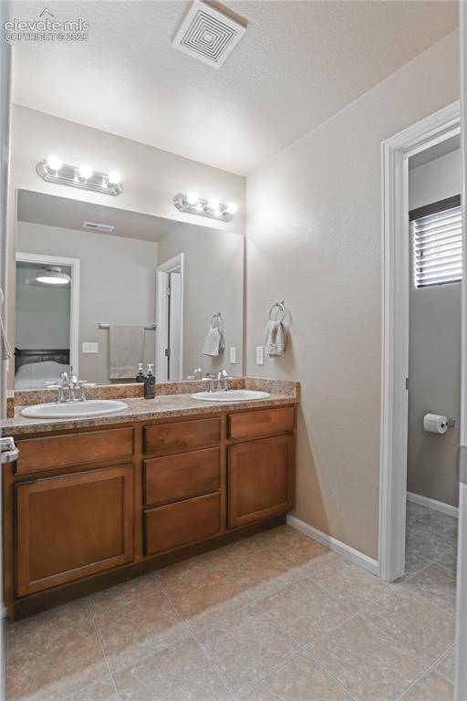 Image 5 of 44: Bathroom