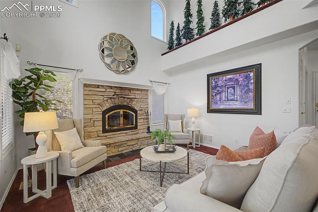 Image 15 of 49: Vaulted ceilings make this space feel amazing!