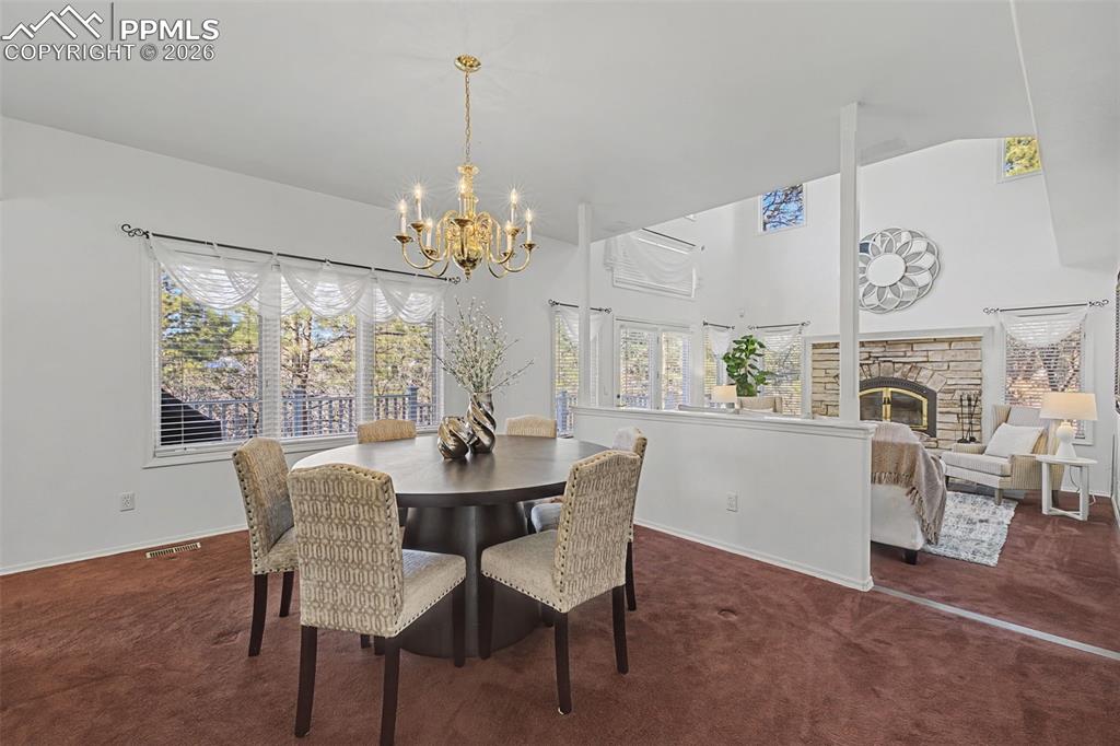 Image 18 of 49: Dining Area