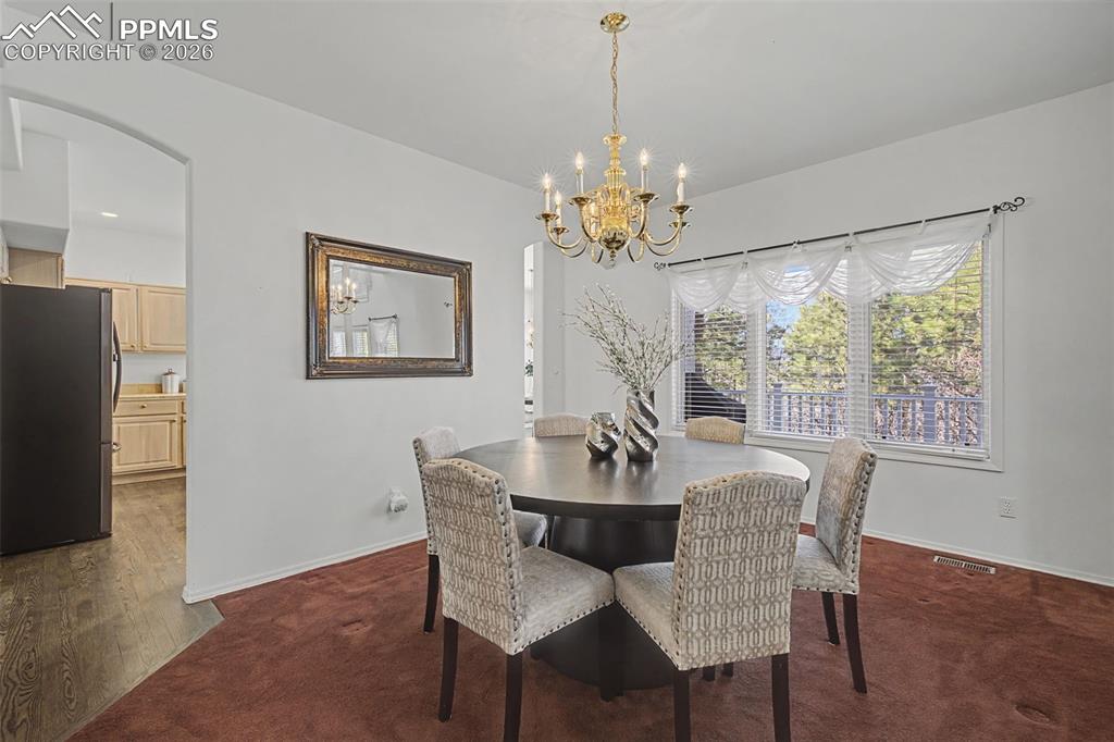 Image 19 of 49: Dining Area