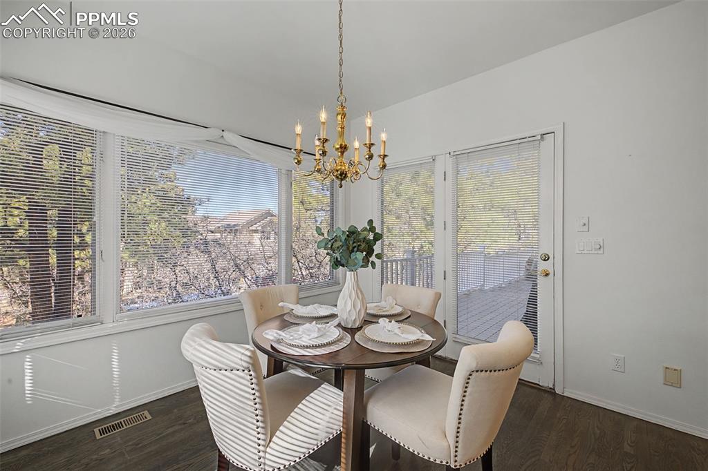 Image 22 of 49: Dining Area