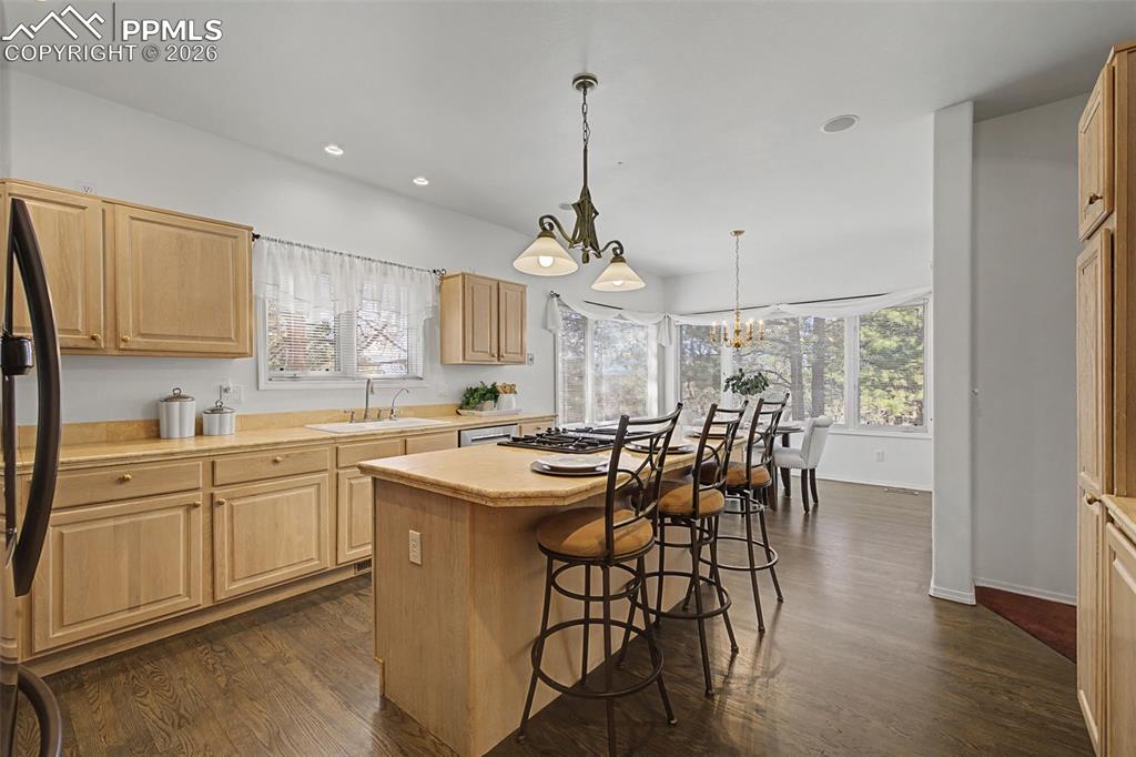 Image 24 of 49: Kitchen