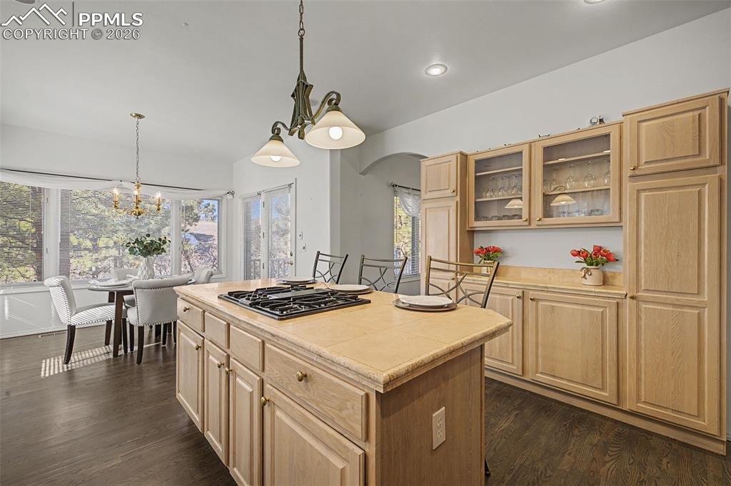 Image 26 of 49: Kitchen