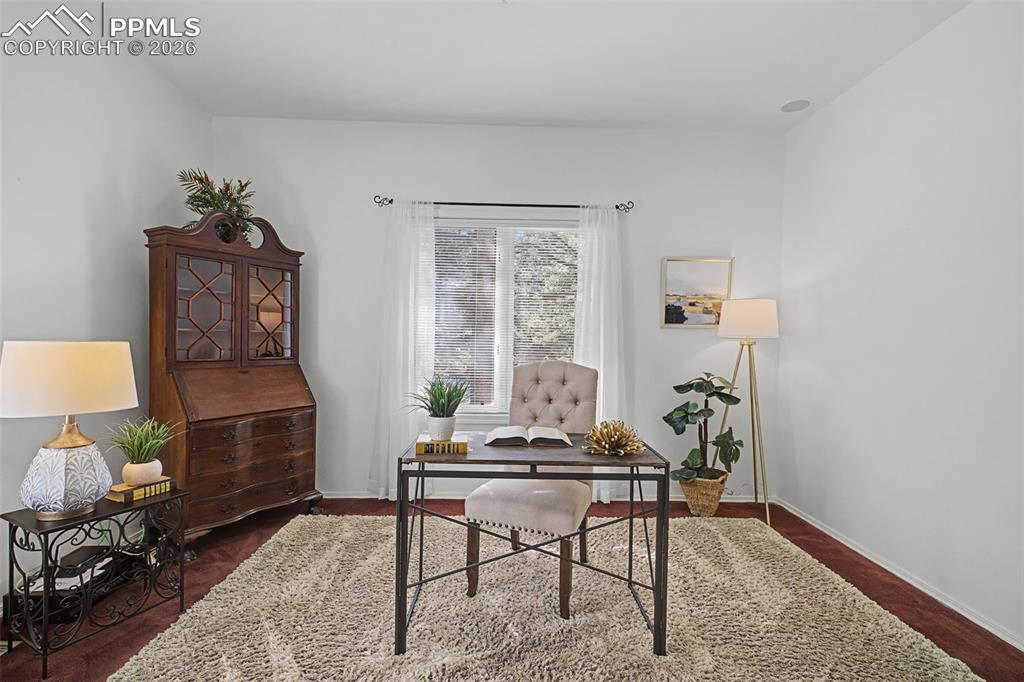 Image 29 of 49: Office