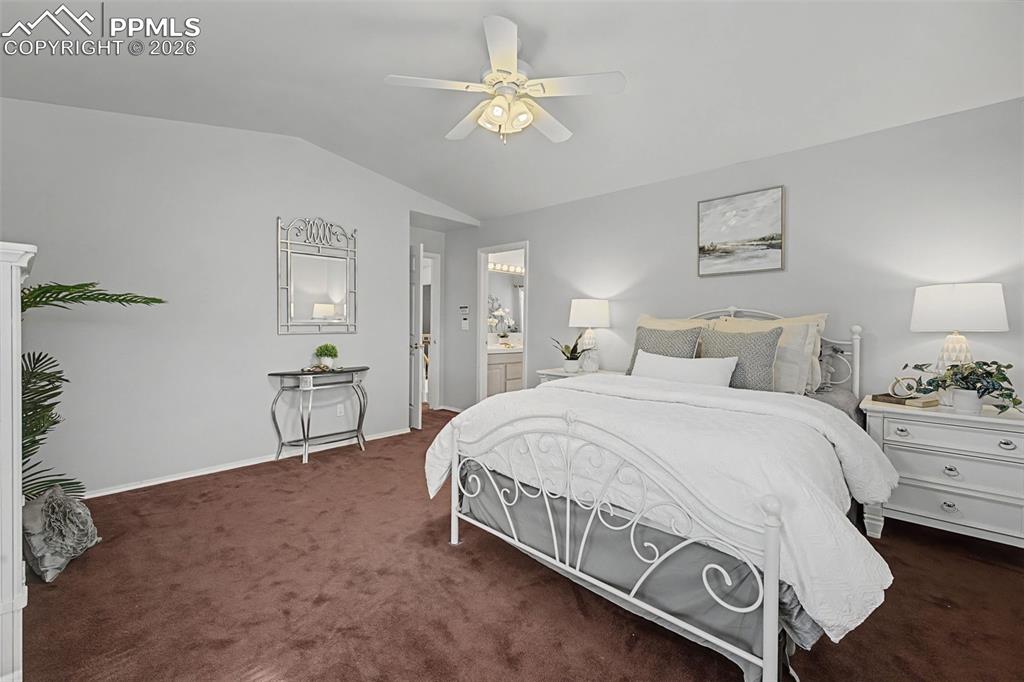 Image 34 of 49: Bedroom