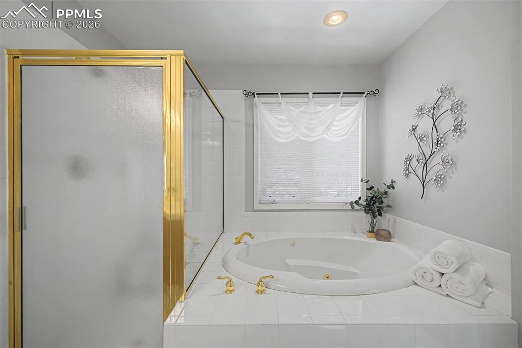 Image 36 of 49: Bathroom