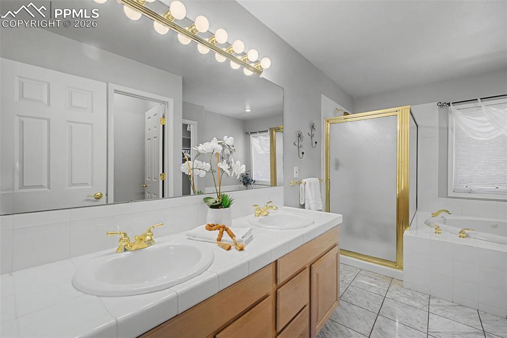 Image 44 of 49: Bathroom