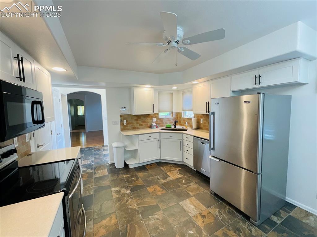 Image 6 of 42: Kitchen