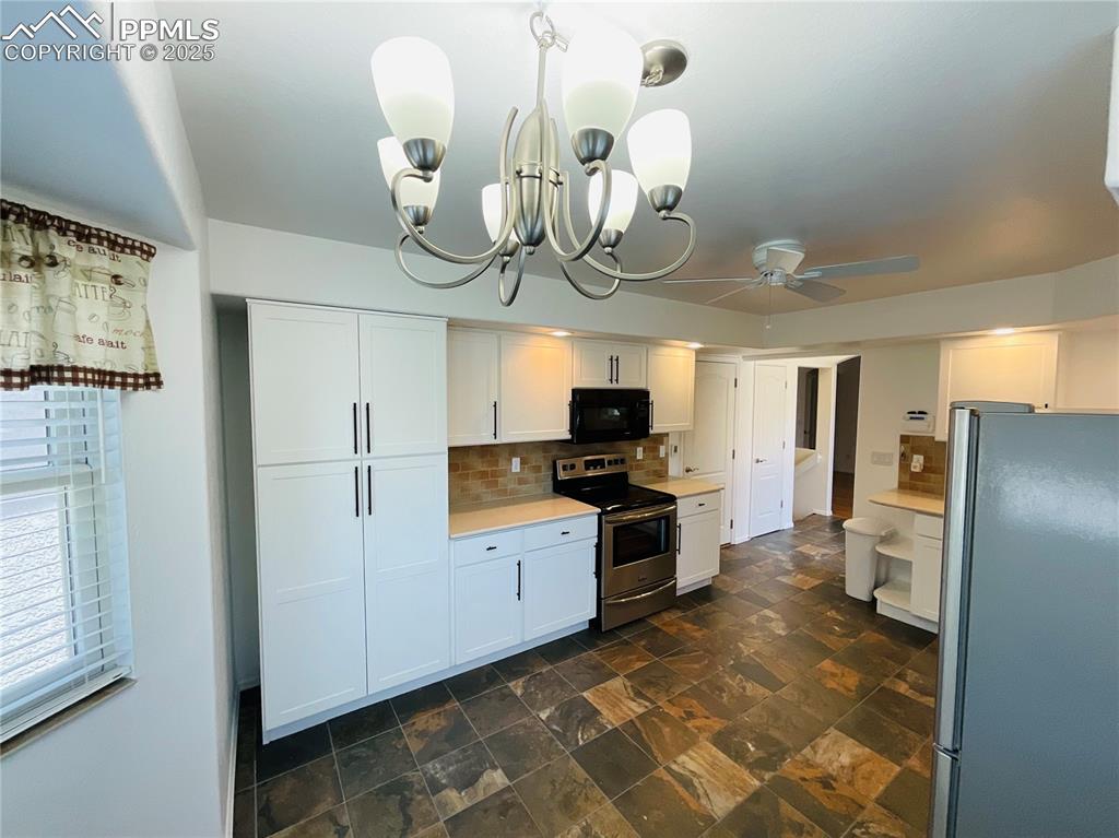 Image 7 of 42: Kitchen