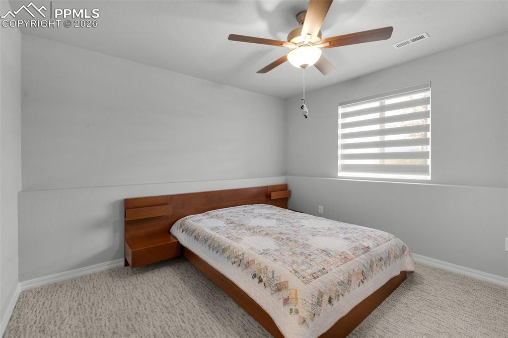 Image 18 of 34: Bedroom