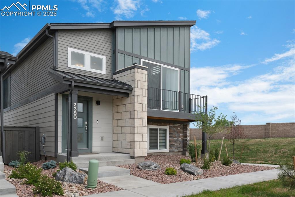 Image 2 of 34: Front of Structure