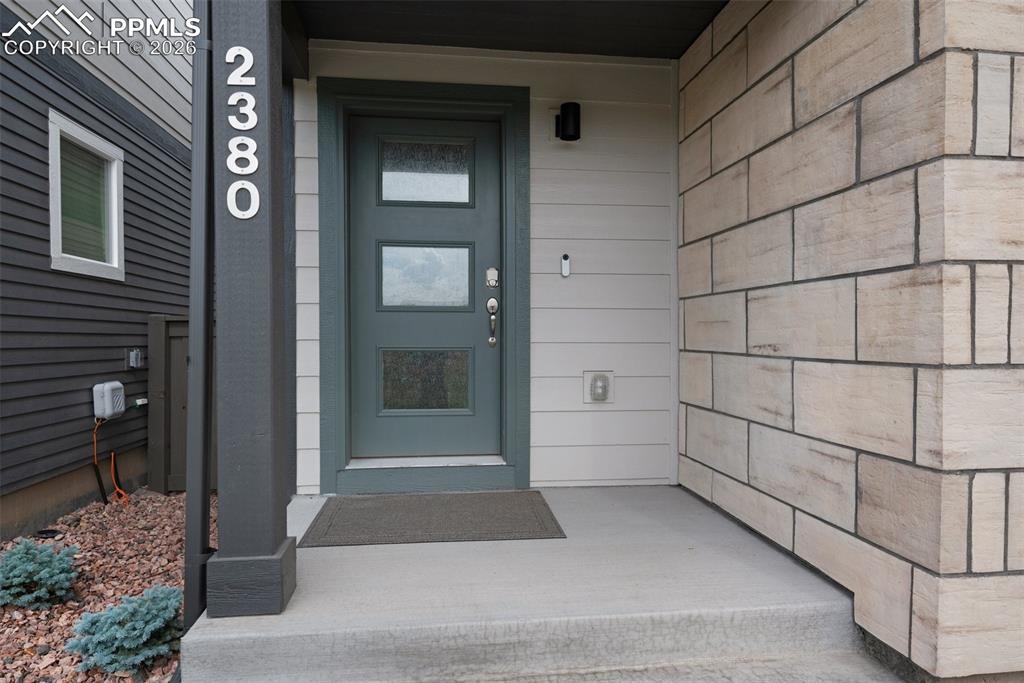 Image 21 of 34: Entry