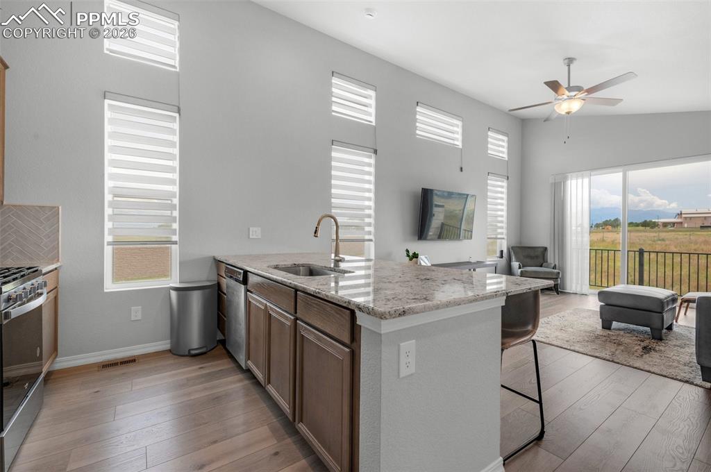 Image 6 of 34: Kitchen