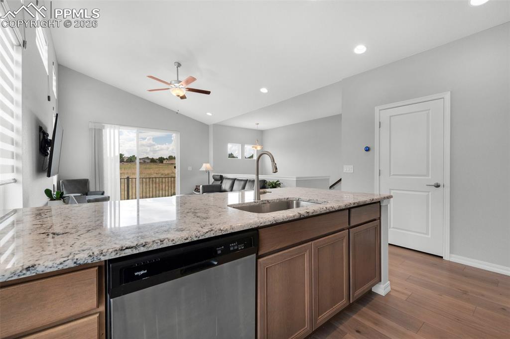 Image 7 of 34: Kitchen