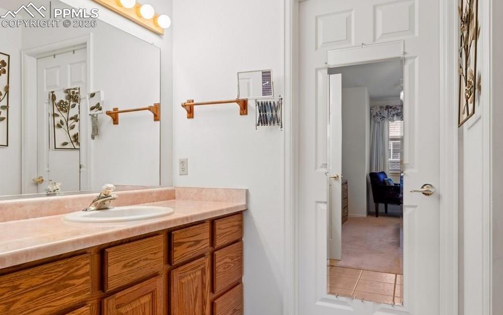 Image 13 of 28: Bathroom