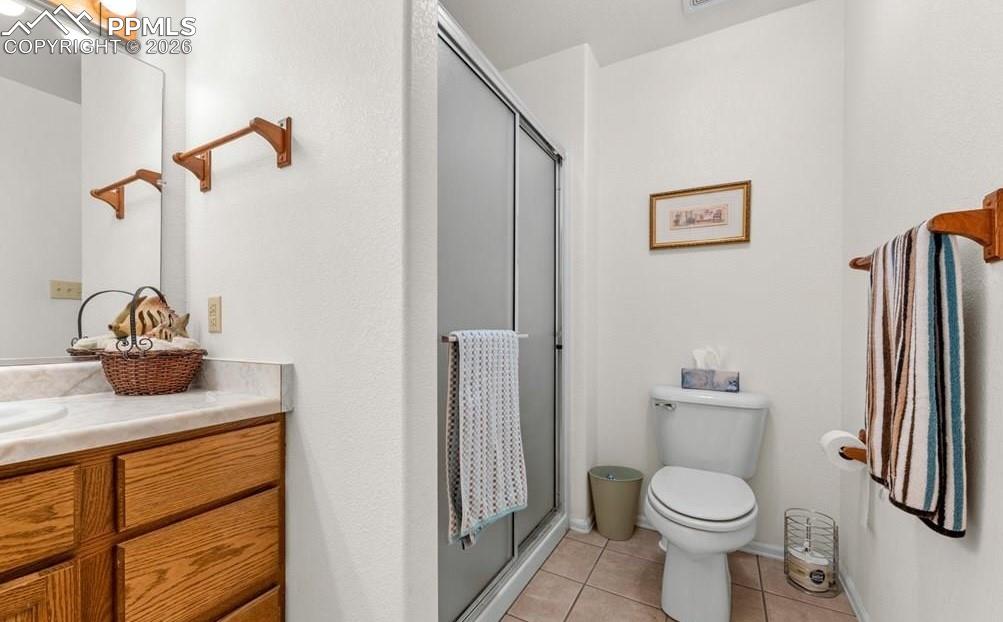 Image 14 of 28: Bathroom