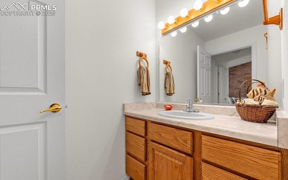 Image 15 of 28: Bathroom