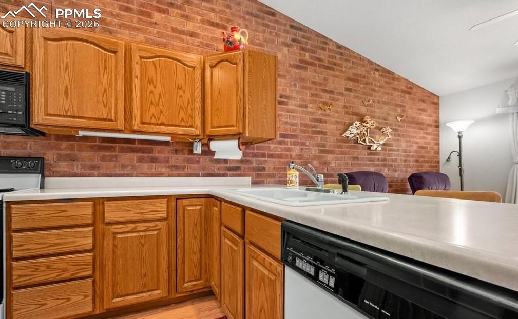 Image 4 of 28: Kitchen