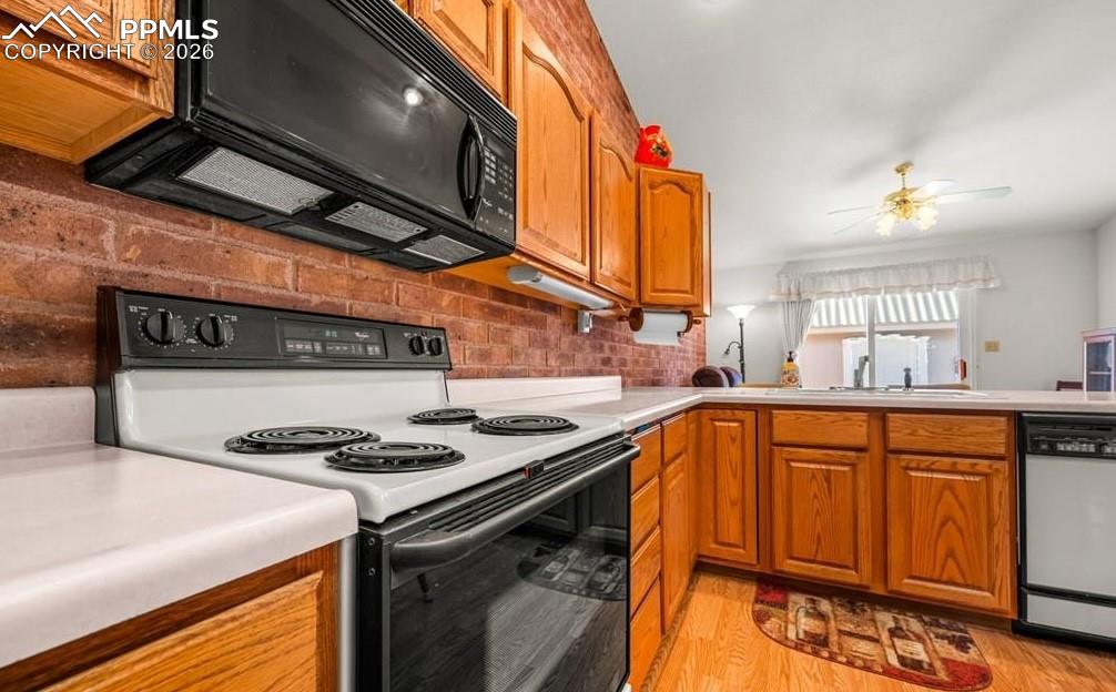 Image 5 of 28: Kitchen