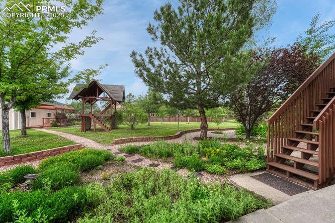 Image 39 of 48: View of green lawn