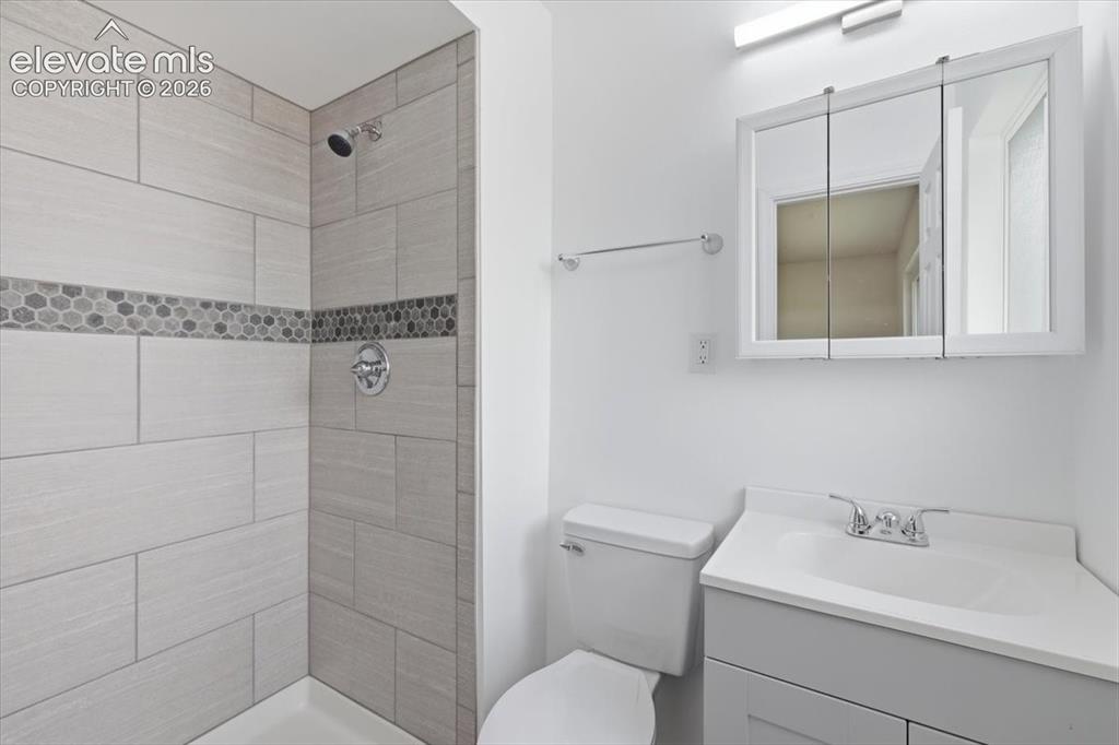Image 17 of 44: Beautiful primary bathroom.