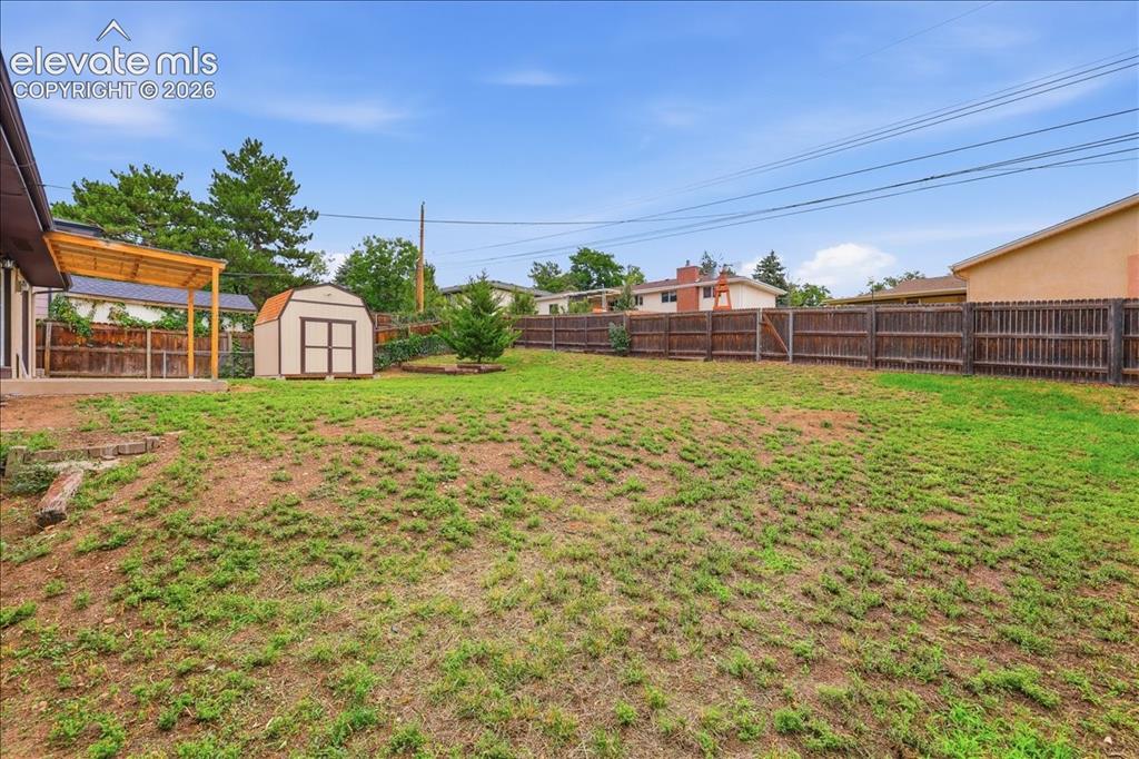 Image 44 of 44: Huge yard.