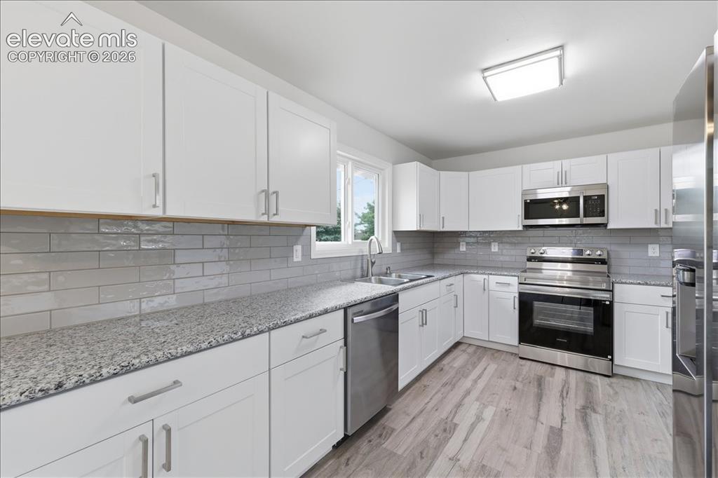 Image 8 of 44: Granite counter tops.
