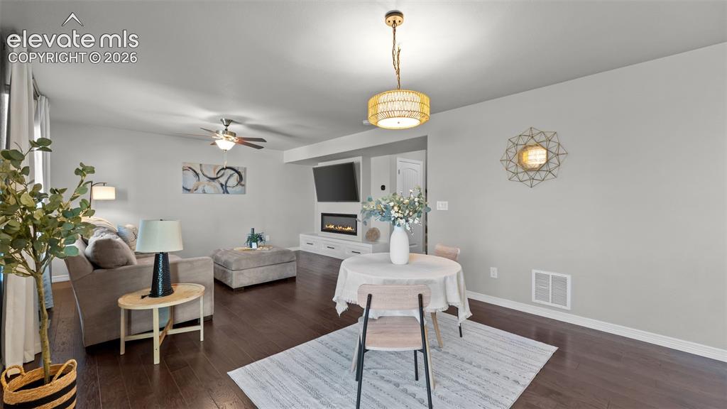Image 14 of 39: Dining Area